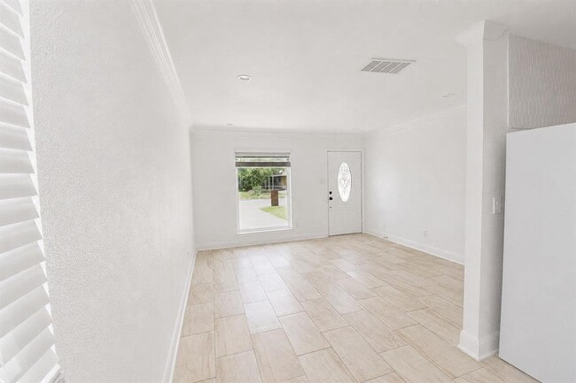 Building Photo - 6027 Bluebell Cir