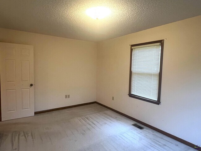 Building Photo - 178 Woodard Rd