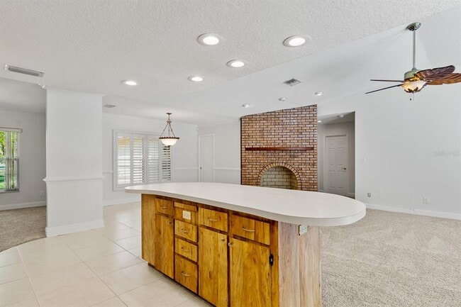 Building Photo - 10206 Lakeview Dr