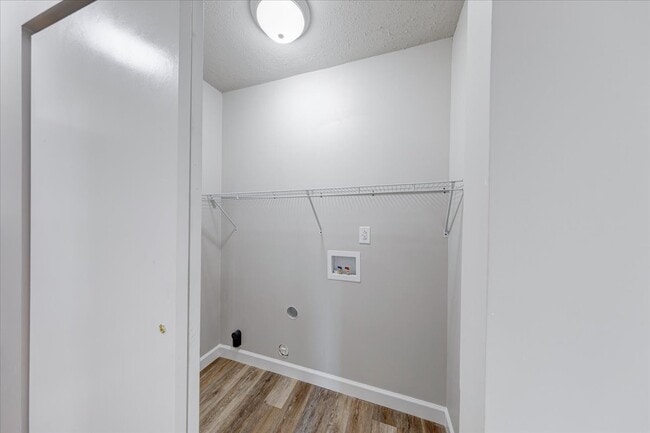 Building Photo - 1565 Martin St