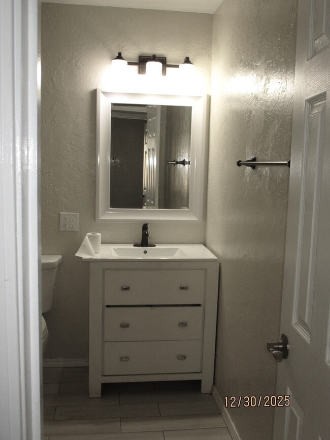 Building Photo - 13104 Oriente Ave NE