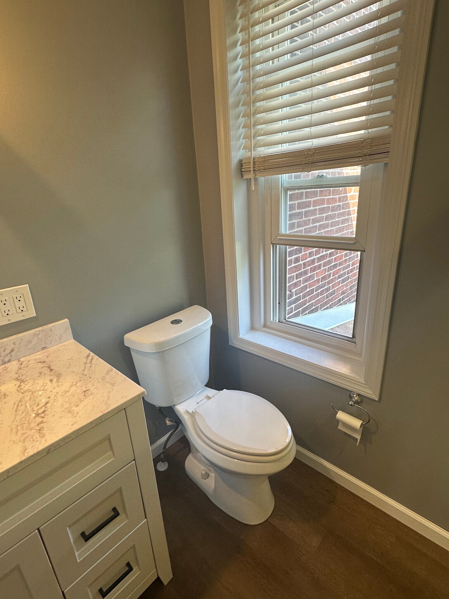 Building Photo - 326 Walnut St