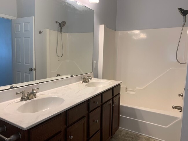 Building Photo - Five Bedroom Home in Falcon Bridge