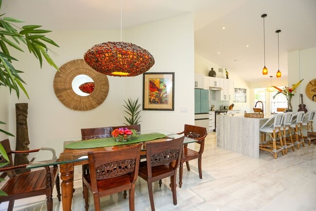Building Photo - **TROPICAL PARADISE**3BEDS/2BATH POOL HOME...