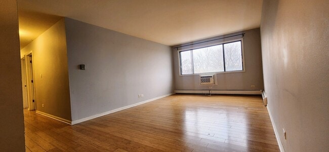 Building Photo - 5306 N Cumberland Ave