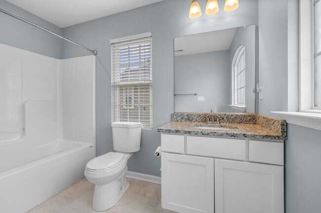 Building Photo - 426 W 28th St