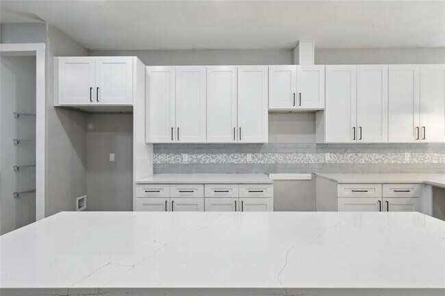 Building Photo - 7000 N 19th St