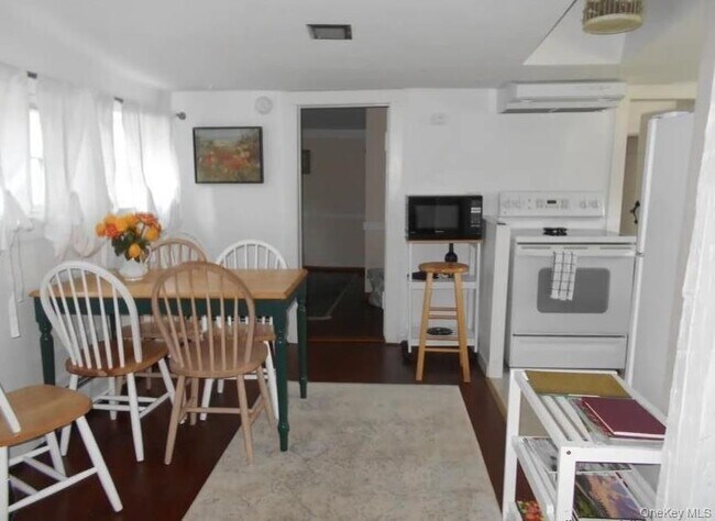 Building Photo - 88 Rock City Rd