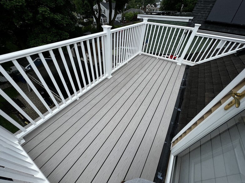 Private 3rd floor balcony - 26 Shillaber St