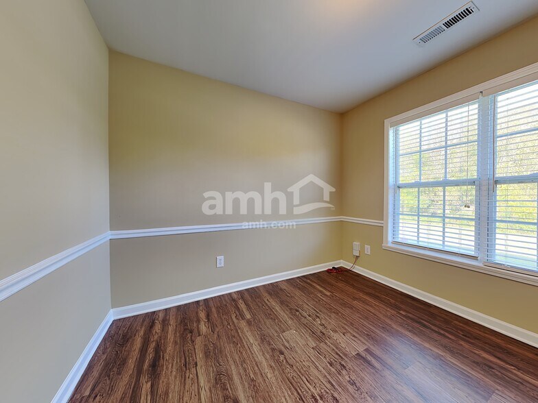 Building Photo - 5065 Walden Ridge Dr