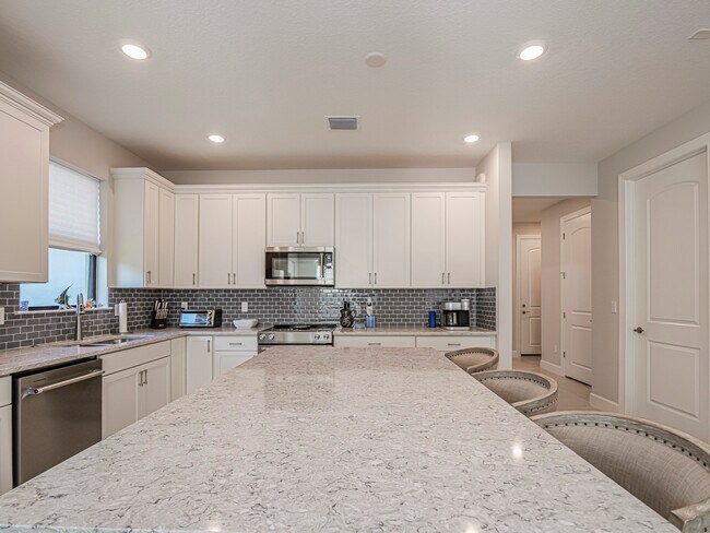 Building Photo - 3842 White Alder Wy