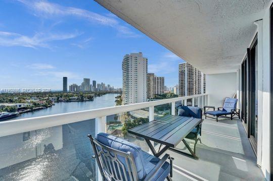 Building Photo - 20515 E Country Club Dr