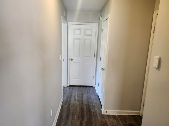 Building Photo - 6667 Einat Cove