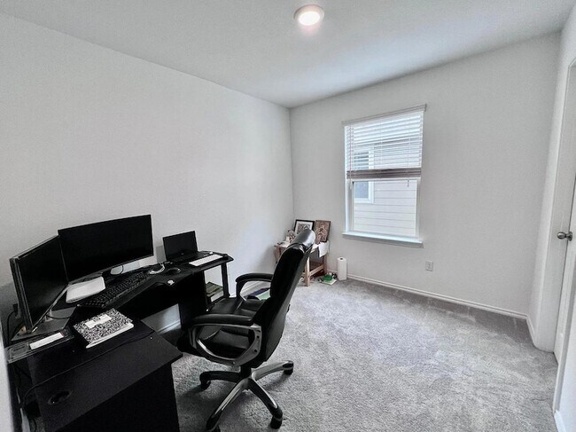 Building Photo - 312 Black Alder St