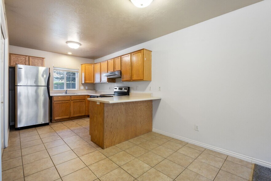 Building Photo - 1208 W 160 N