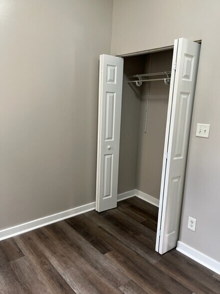 bed 2 - 1615 W Barry Ave
