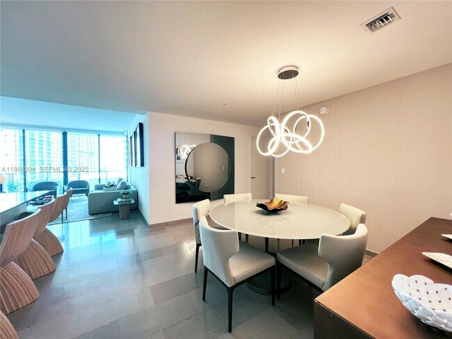 Building Photo - 68 SE 6th St