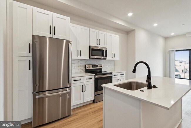 Building Photo - 2143 E Lehigh Ave