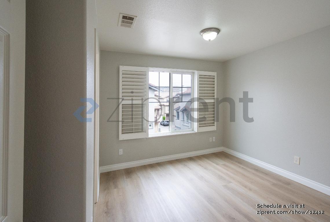 Building Photo - 16935 Laurel Hill Ln