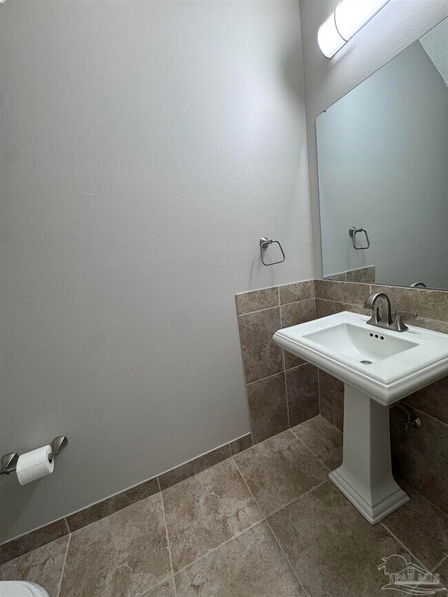 Building Photo - 2703 Bay Club Dr