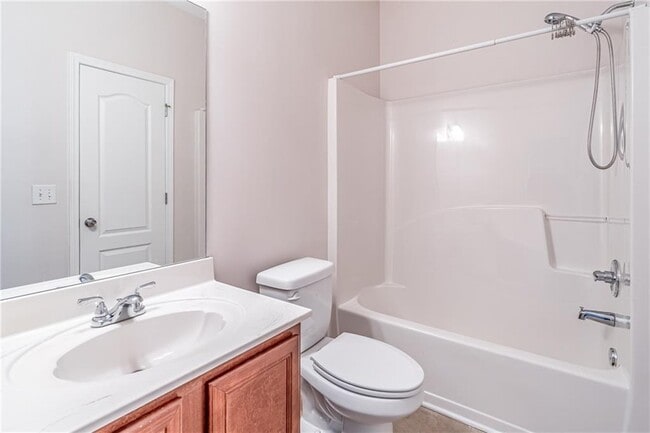 Building Photo - 2849 Suttonwood Way NE