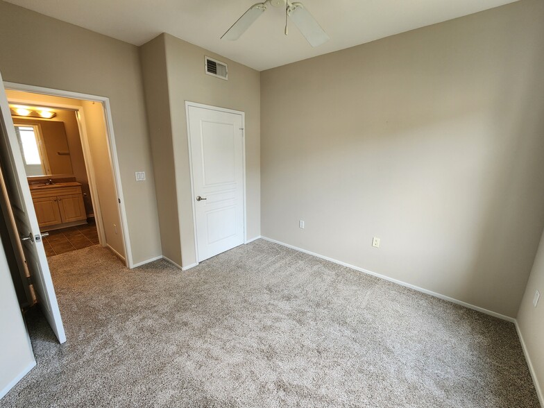 Building Photo - 2429 WATERMARKE Pl