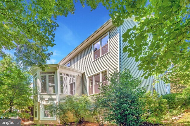 Building Photo - 21102 Raintree Ct