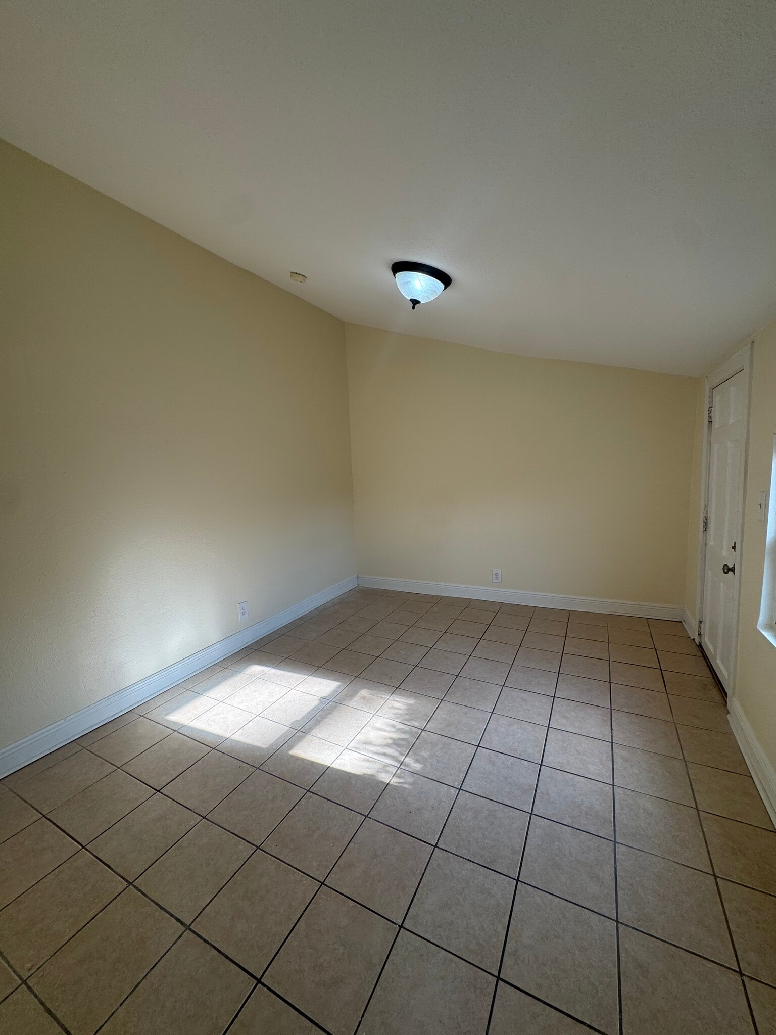 Building Photo - 1112 Monroe St