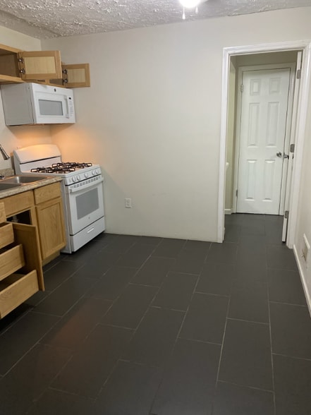 Building Photo - 116 Clinton Springs Ave