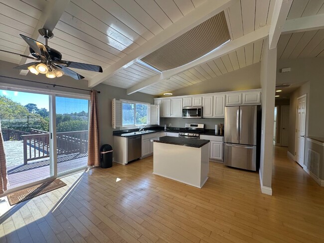 Building Photo - 2350 Rosewood Dr