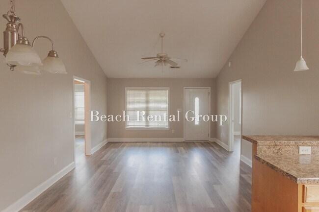 Building Photo - 204 Macarthur Dr