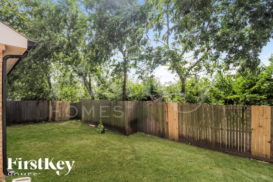 Building Photo - 1450 Waldrop Dr