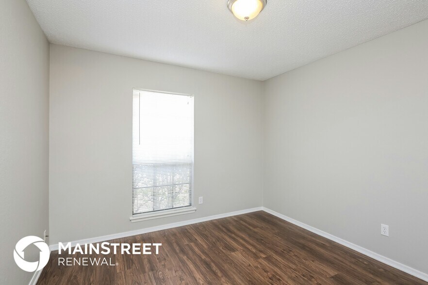 Building Photo - 1028 Eagle Dr