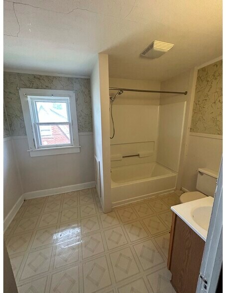 Bathroom - 209 1/2 Maple St