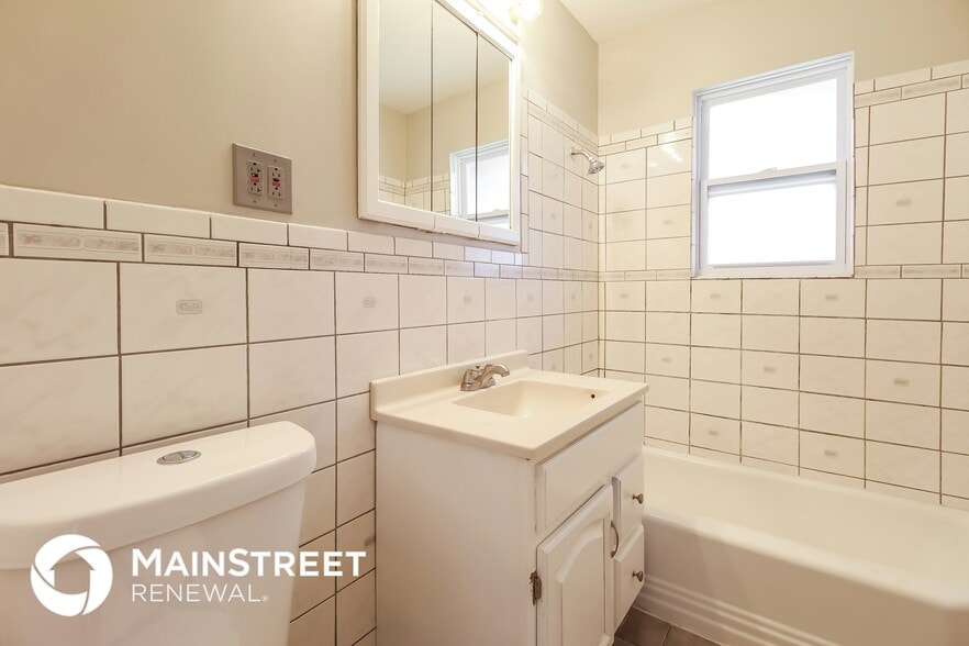 Building Photo - 8173 NE San Rafael Dr