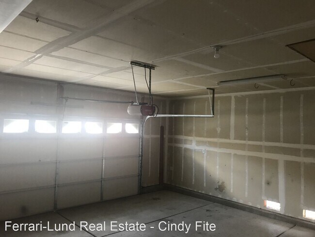 Building Photo - 4 br, 2 bath House - 17750 Wood Leaf Ct.