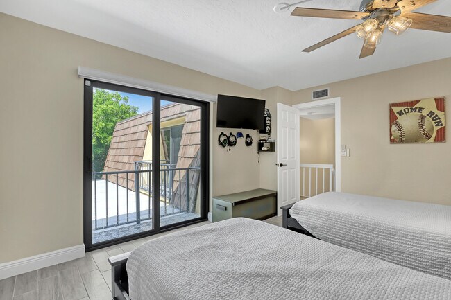 Building Photo - 923 Springdale Cir