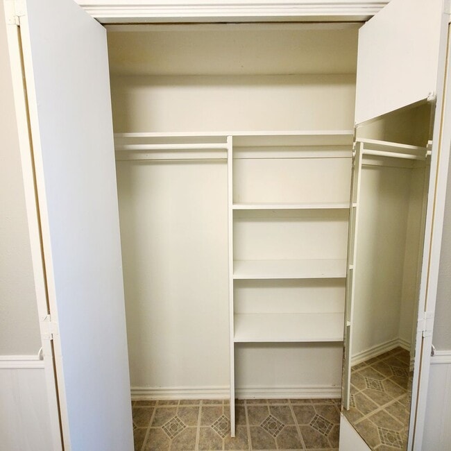 Building Photo - 11350/52 Quail Run St