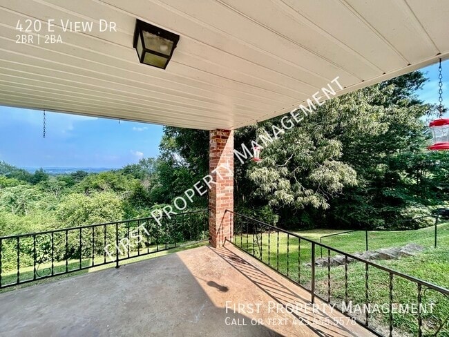 Building Photo - 420 E View Dr