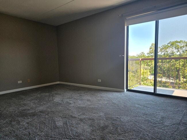 Building Photo - 6020 Lake Bluff Dr