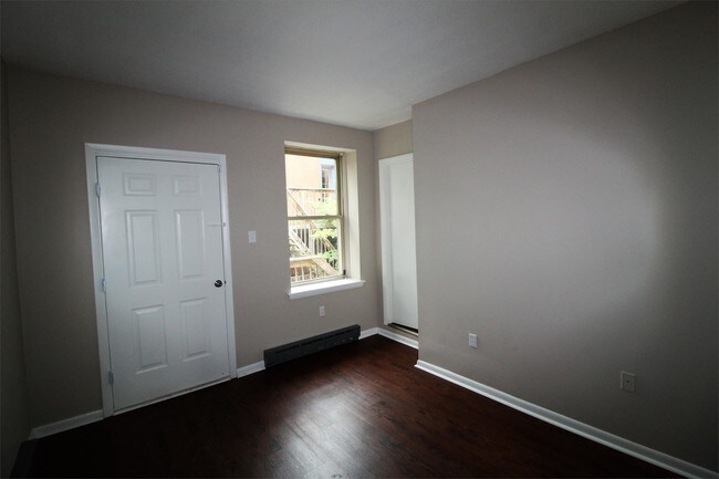 Building Photo - 614 Armandale St