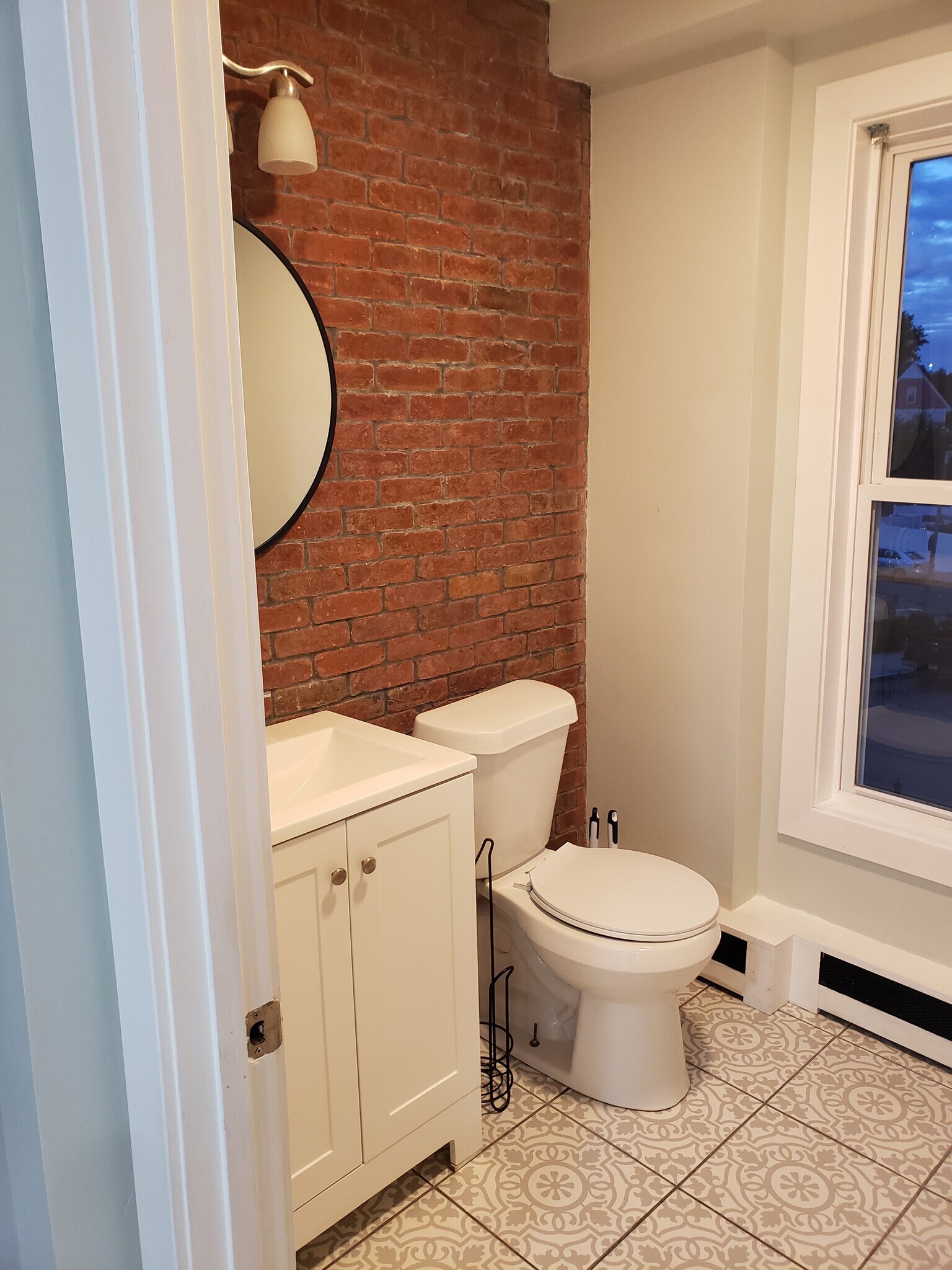 Bathroom view 1 - 46 Dennis St