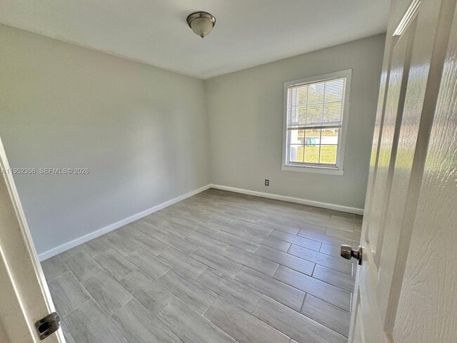 Building Photo - 1822 SE Oxmoor Ct