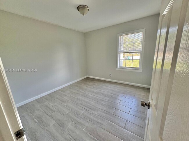 Building Photo - 1822 SE Oxmoor Ct