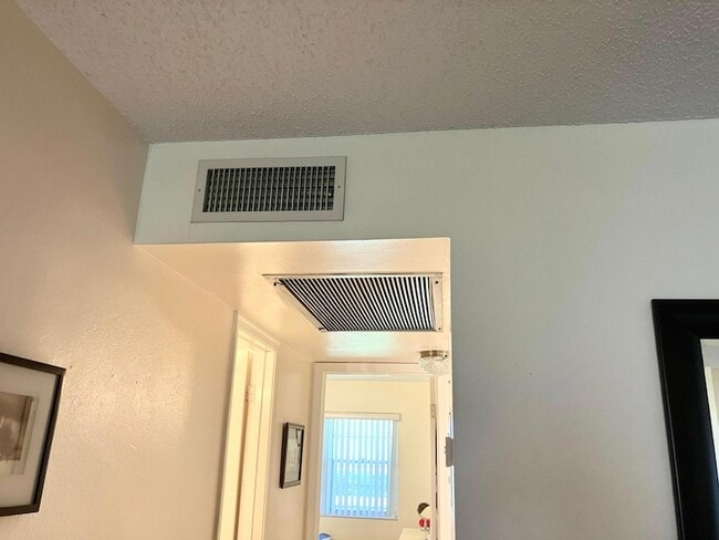 Building Photo - 283 Durham E