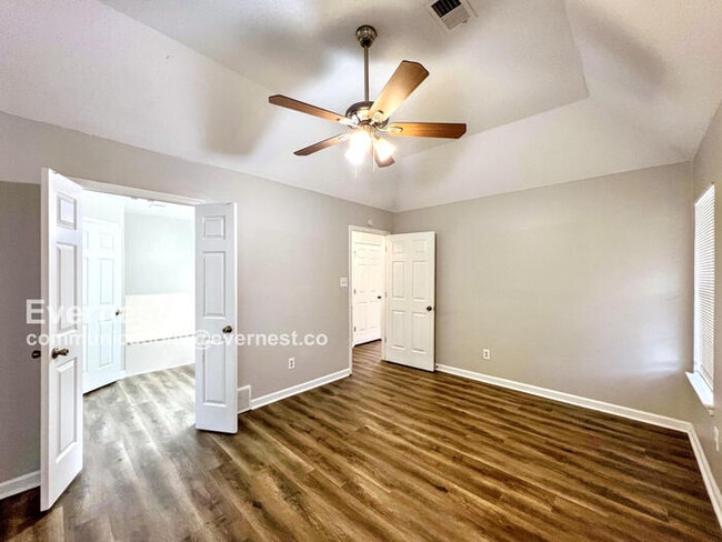Building Photo - 285 Gaslight Cove