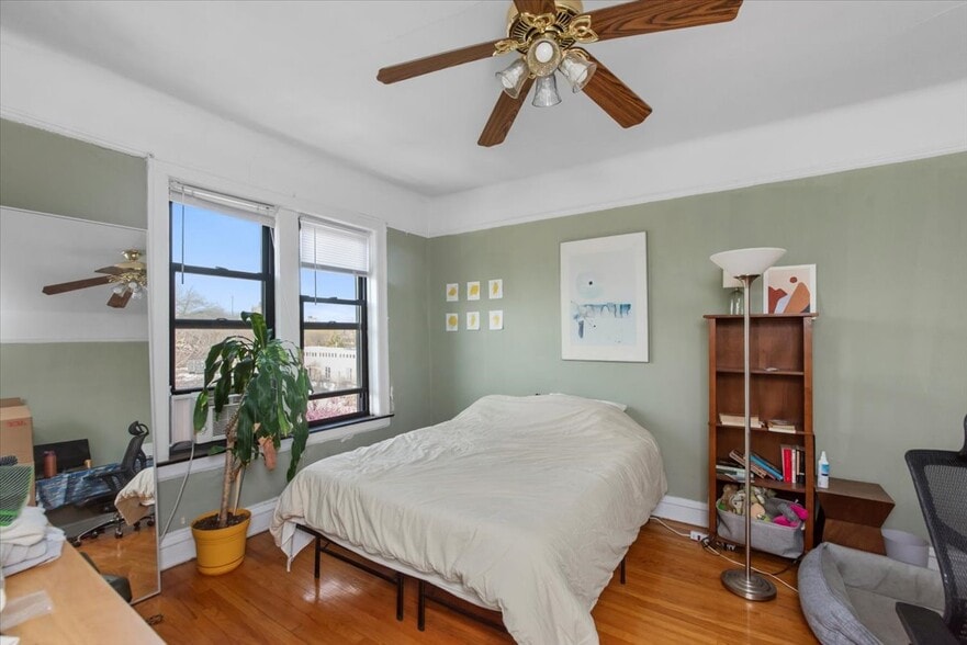 Building Photo - 5704 S Harper Ave