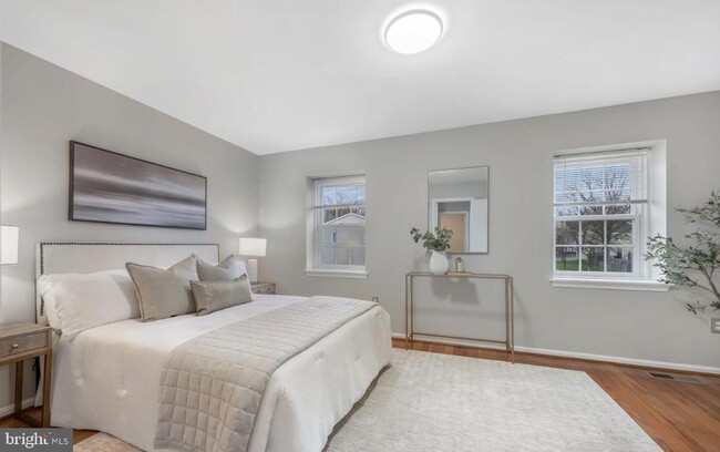 Building Photo - 5822 Burke Manor Ct