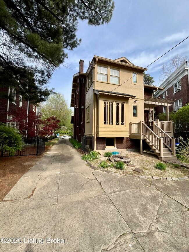 Building Photo - 1430 Willow Ave
