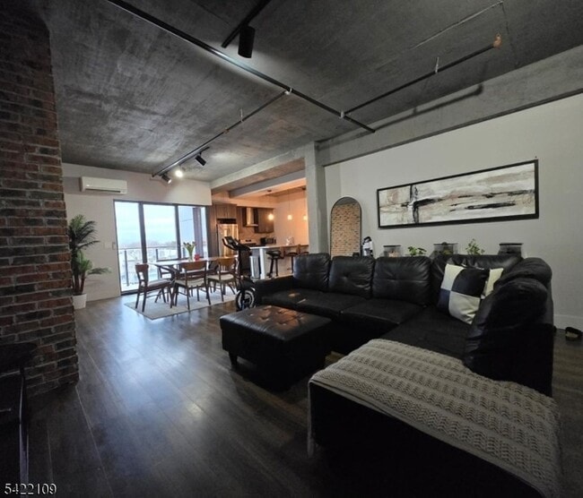 Building Photo - 58-60 Elm Street Unit 504